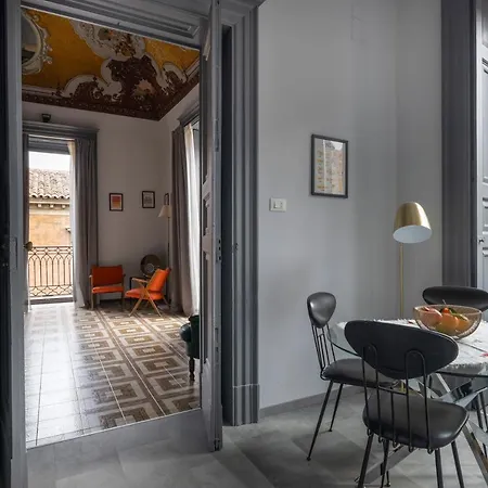 Appartement Con Tetti Affrescati A Centro Catane
