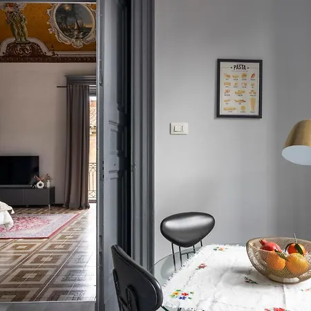 Appartement Con Tetti Affrescati A Centro Catane