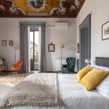 Appartement Con Tetti Affrescati A Centro Catane